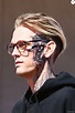 Aaron Carter choque : son imposant tatouage de Rihanna sur le visage ...