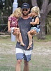 Chris Hemsworth enjoys park date with twins in Byron Bay | Daily Mail ...