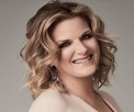 Trisha Yearwood Biography - Facts, Childhood, Family Life & Achievements