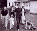 Marlon with his family - Marlon Brando Photo (32438588) - Fanpop