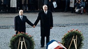 Helmut Kohl und François Mitterrand in Verdun 1984 - DER SPIEGEL