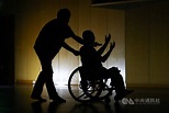 探討身體差異擁抱多元 阿忠與我以輪椅共舞 | 文化 | 中央社 CNA