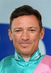 Racing Frankie Dettori delivers drinks to NHS workers | Morning Star