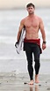 #LaFotoDelDía - Chris Hemsworth lució su cuerpo haciendo surf 💪🏼🏄🏻