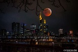 Red Moon over Frankfurt Foto & Bild | natur, frankfurt, digiart Bilder ...