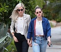 Kristen Stewart passeia de mãos dadas com a namorada - Quem | QUEM News