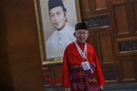 Tengku Razaleigh offers himself as Interim Prime Minister