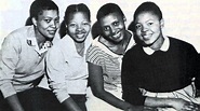 Miriam Makeba & The Skylarks – Table Mountain - YouTube