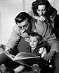 Robert Mitchum with wife Dorothy and son Christopher in 1946. | Old ...
