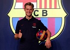 De Jong assina contrato e é apresentado como jogador do Barcelona no ...