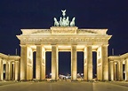 File:Berlin Brandenburger Tor Nacht.jpg