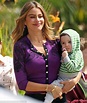 Sofia Vergara shows off her voluptuous figure and debuts young on ...
