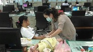 媽媽懷胎吸毒 2月女嬰竟毒癮發作! - 華視新聞網