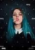 Emo girl smoking -Fotos und -Bildmaterial in hoher Auflösung – Alamy
