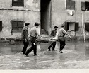 Alluvione del Polesine 1951. Un paese allagato - Immagini del Novecento ...