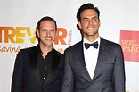 "Glee" actor Cheyenne Jackson marries Jason Landau - CBS News