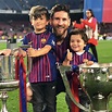 Tienes que ver el adorable video de los hijos de Leo Messi apoyando a ...