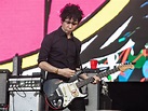 Nick Zinner performing “41 Strings” in NYC w/ mems of Interpol, Patti ...