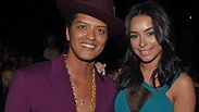 Who Is Bruno Mars Dating? Here's What We Know About The Singer's ...
