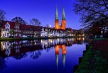 Der Mond geht auf ... in der Hansestadt Lübeck Foto & Bild ...