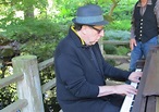 Steve Nieve, One of Rock's Great Pianists, Plays for a Few Dozen Fans ...