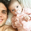 Marc Bartra posa con una sonrisa con su hija Gala - Foto en Bekia ...
