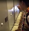 中國空姐偷吃飛機餐被停飛 真相曝光網友吵翻天！ - 國際 - 自由時報電子報
