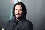 Keanu Reeves Takes No Chances When it Comes to Posing for Pictures ...