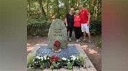 Richard Burton's overgrown grave in Switzerland restored - BBC News
