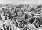 Pictures of Dresden Before and After the WWII Bombing - The Vintage News