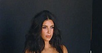 Kim Kardashian Poses Completely Naked in This Keeping Up With the ...