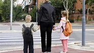 La mejor forma de enseñar a tu hijo a cruzar la calle y que vaya seguro