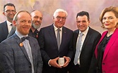 Oberesch beschenkt Bundespräsident Frank-Walter Steinmeier