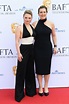 Kate Winslet y su hija en la alfombra roja de los BAFTA