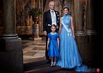 Foto oficial del Rey Carlos Gustavo, Victoria de Suecia y la Princesa ...
