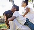 Sandra Bullock présente ses enfants adoptés Louis & Laila | Famille ...