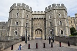 Regina Elisabetta II: tutti i castelli di sua proprietà | Vogue Italia