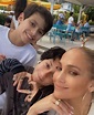 Jennifer Lopez partilha terna foto com os seus filhos Max e Emme