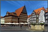 Der historische Marktplatz von Hildesheim wird dominiert vom ...