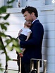 Sam Worthington et son fils Rocket dans les bras à Vancouver, le 3 ...