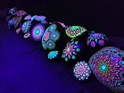 20+ Easy Glow In The Dark Painting Ideas - HARUNMUDAK