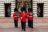 Una Guardia Real en el Palacio de Buckingham — Foto editorial de stock ...