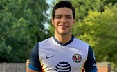 Raúl Jimenez presume la nueva playera del América