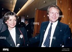 Der Deutsche Filmproduzent Bernd Tewaag Mit der Schauspielerin Uschi Glas, 1980er Jahre ...