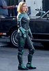 Brie Larson usa uniforme “diferente” nas primeiras fotos das filmagens ...