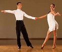 4 pasos de salsa fáciles de aprender para tus bailes - Escuela de Baile
