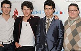 Jonas Brothers Parents: Denise Jonas, Paul Kevin Jonas Sr., Siblings ...