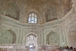 File:Interior of the Taj Mahal 05.jpg - Wikimedia Commons