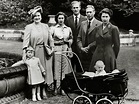 Pin by Denise Adams on Royal Family Group shots | Royal family portrait ...