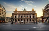 Un spectacle en plein air sur la façade de l'opéra Garnier
